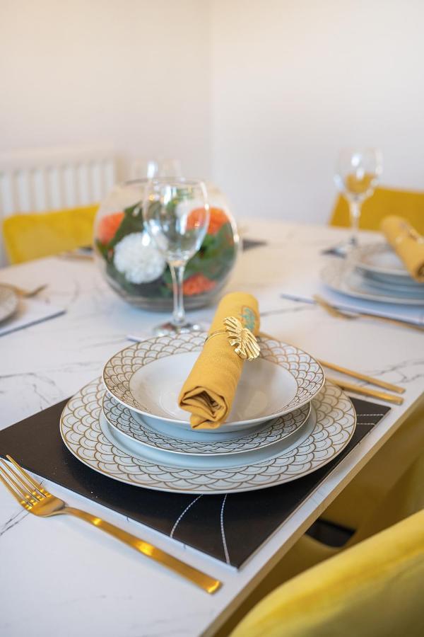 Stylish 3 Bed House, Large Garden, Parking, Wifi - Esho Stays Coventry Zewnętrze zdjęcie