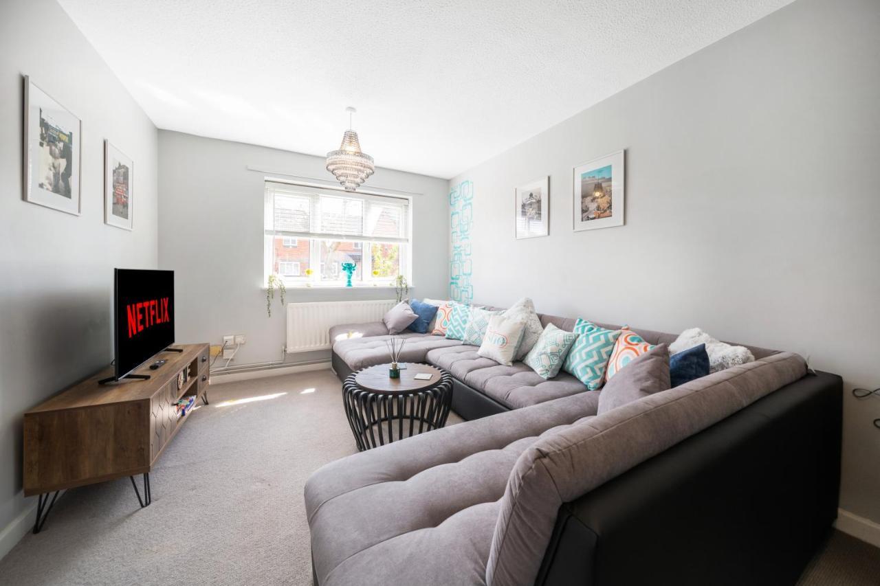 Stylish 3 Bed House, Large Garden, Parking, Wifi - Esho Stays Coventry Zewnętrze zdjęcie